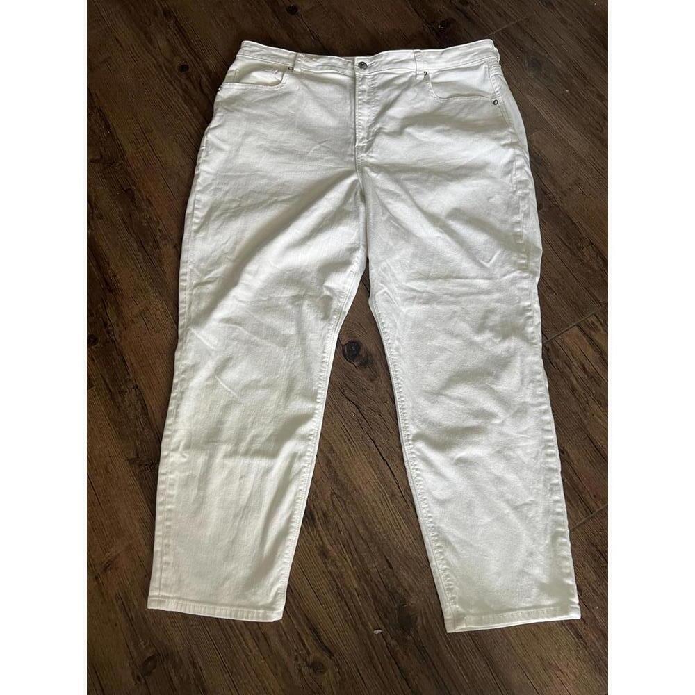 American Eagle White Stretch Mom Jeans 20
